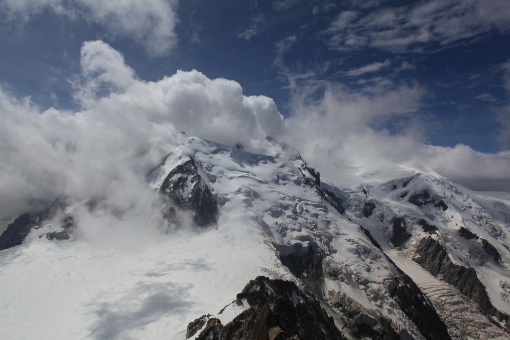 I ghiacciai del massiccio del Monte Bianco, tra i più imponenti della catena alpina